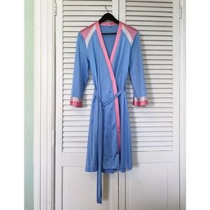 Vintage Vanity Fair blue robe with pink and white detail, size S-M